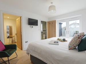 Master bedroom continued