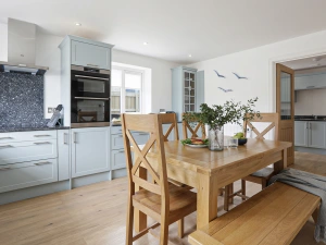 Kitchen/diner continued