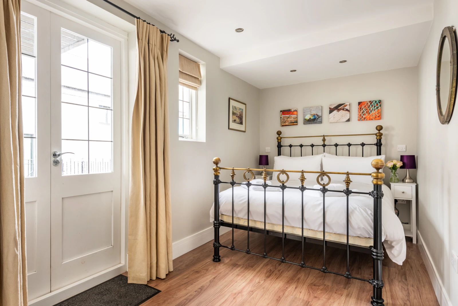 Bedroom 1 with 5ft king size bed