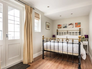 Bedroom 1 with 5ft king size bed