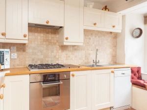Another look at the kitchen 