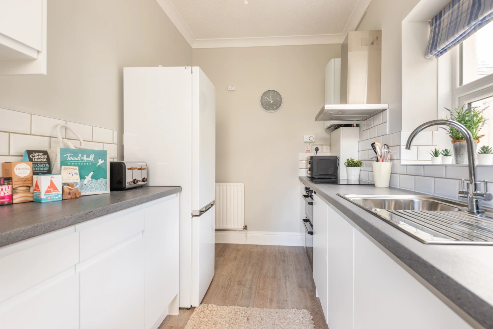 Another look at the kitchen 