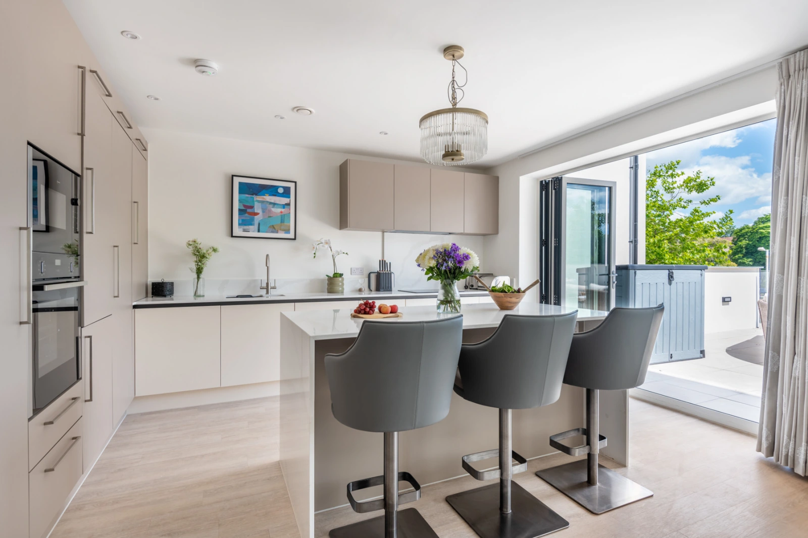 The kitchen and breakfast bar