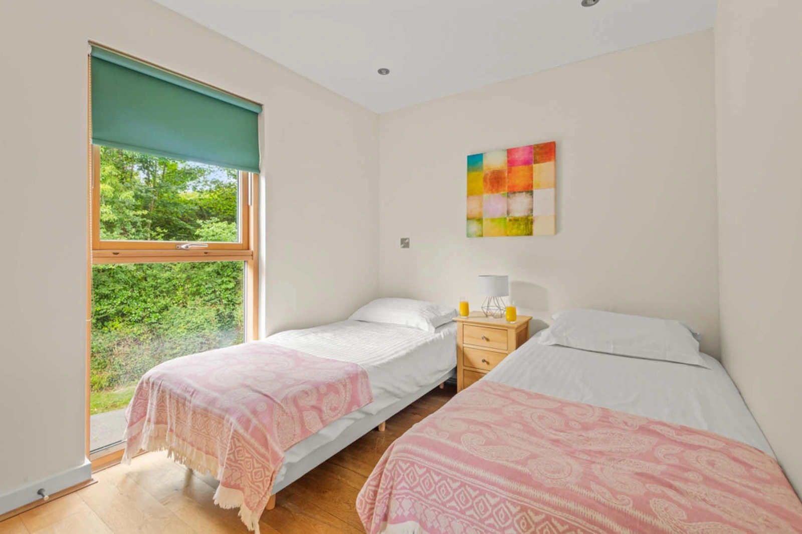 Twin bedroom 