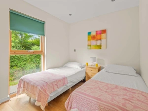 Twin bedroom 