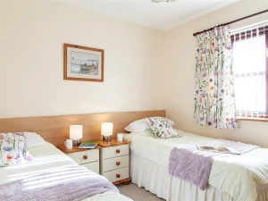 Twin bedroom