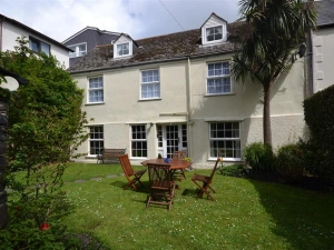 The lovely grassed garden.