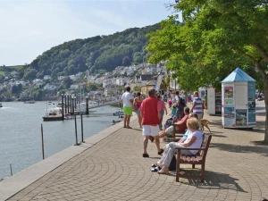 Enjoy a stroll along the nearby Dartmouth Embankment.