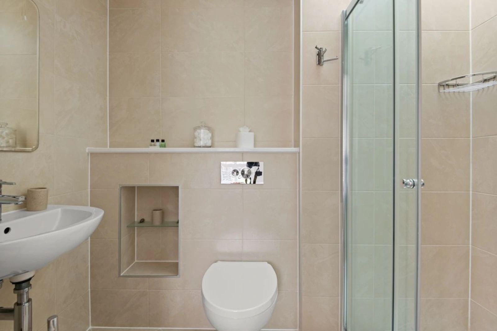 Master bedroom en-suite