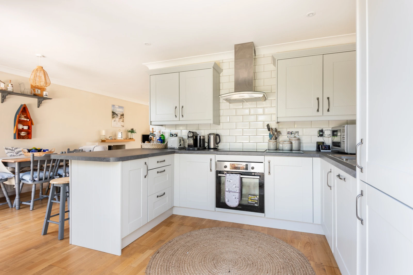 The well equipped kitchen