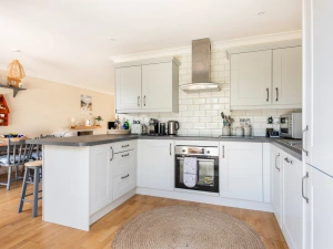 The well equipped kitchen