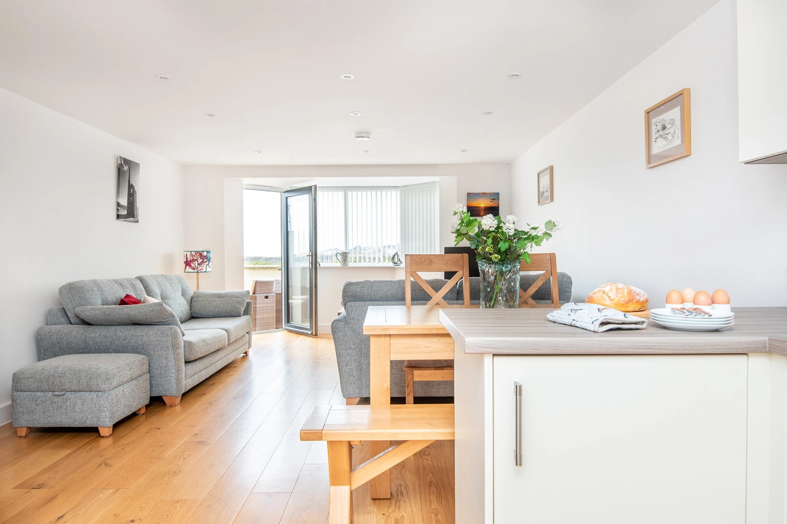 Kitchen & Lounge