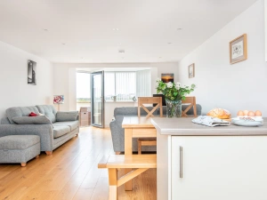 Kitchen & Lounge