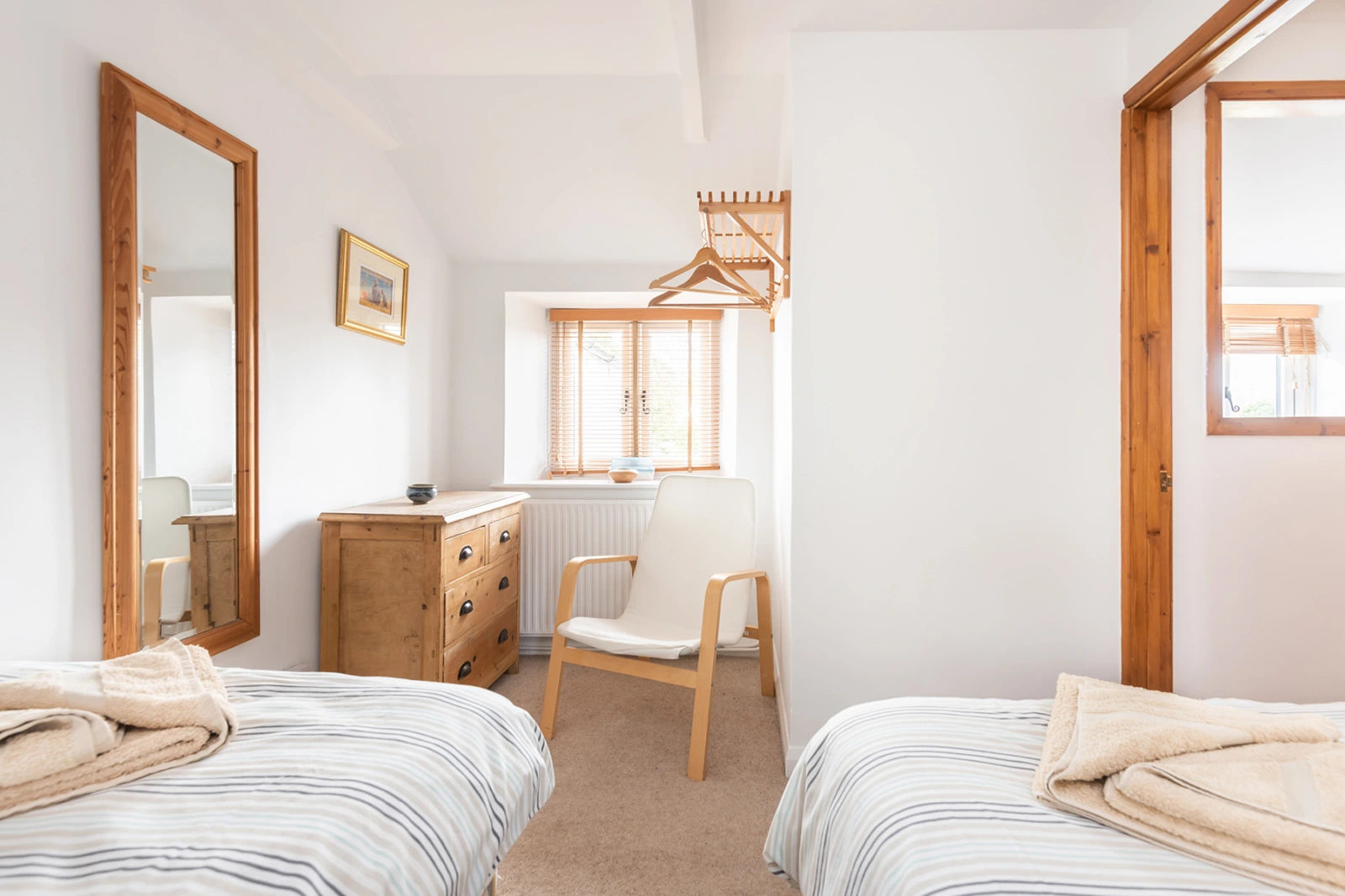 Twin bedroom