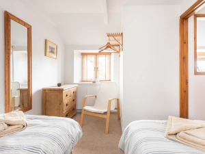 Twin bedroom