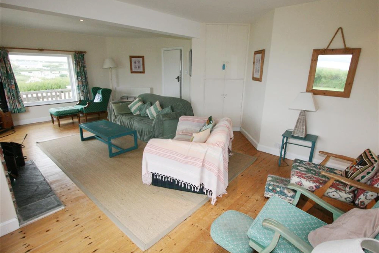 Sitting room continued 