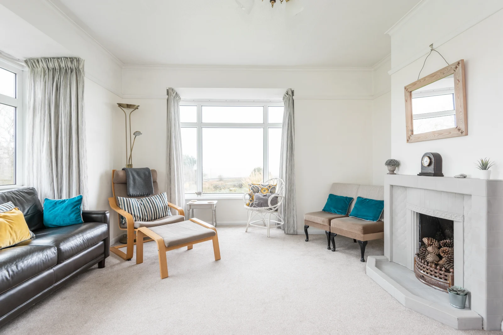 Spacious sitting room