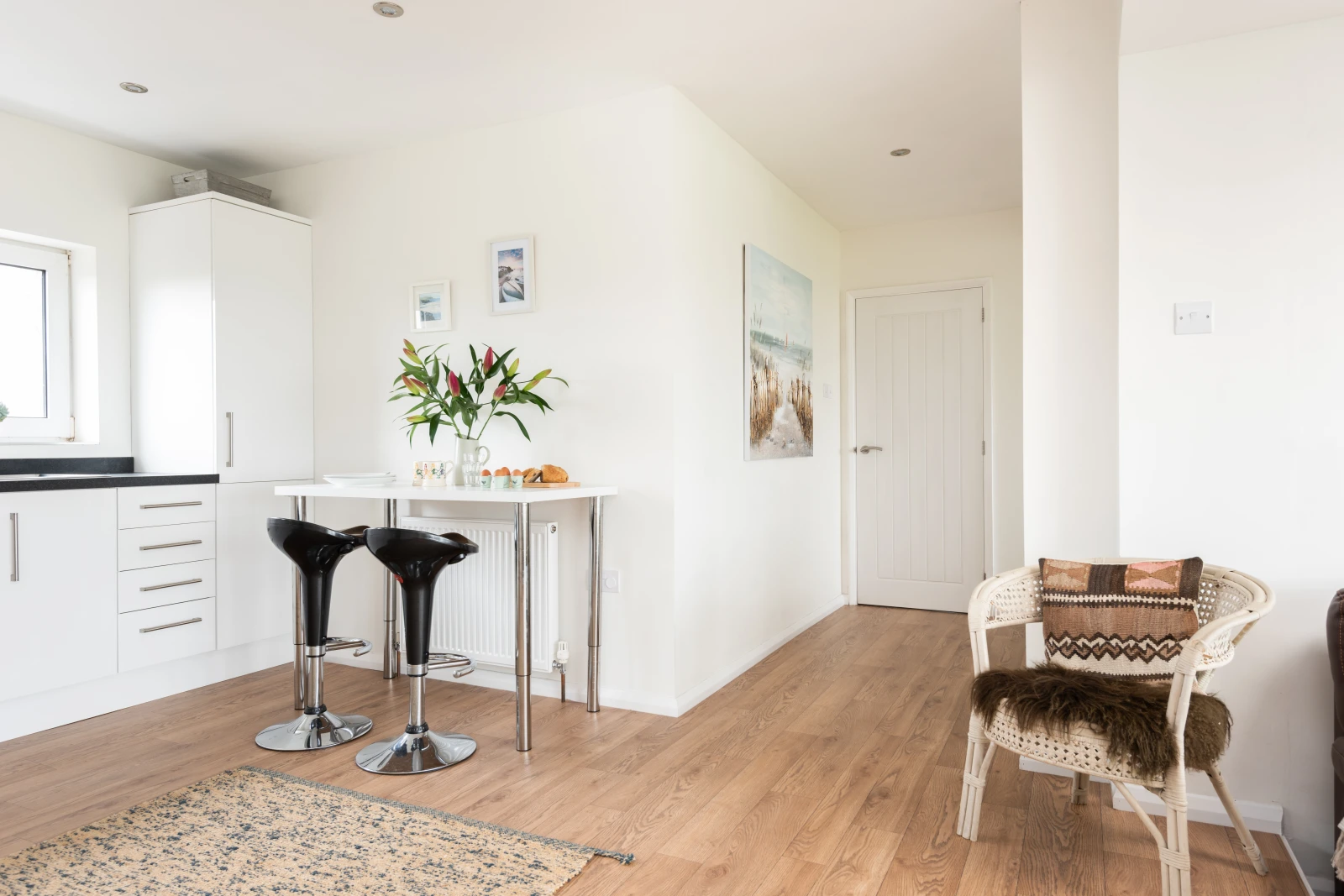 Breakfast bar area 