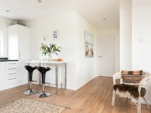 Breakfast bar area 