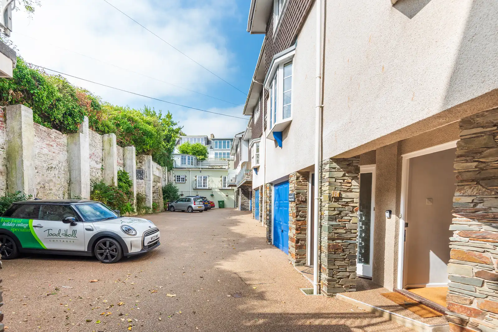 Parking and in the centre of Salcombe at 8 Kings Cottages