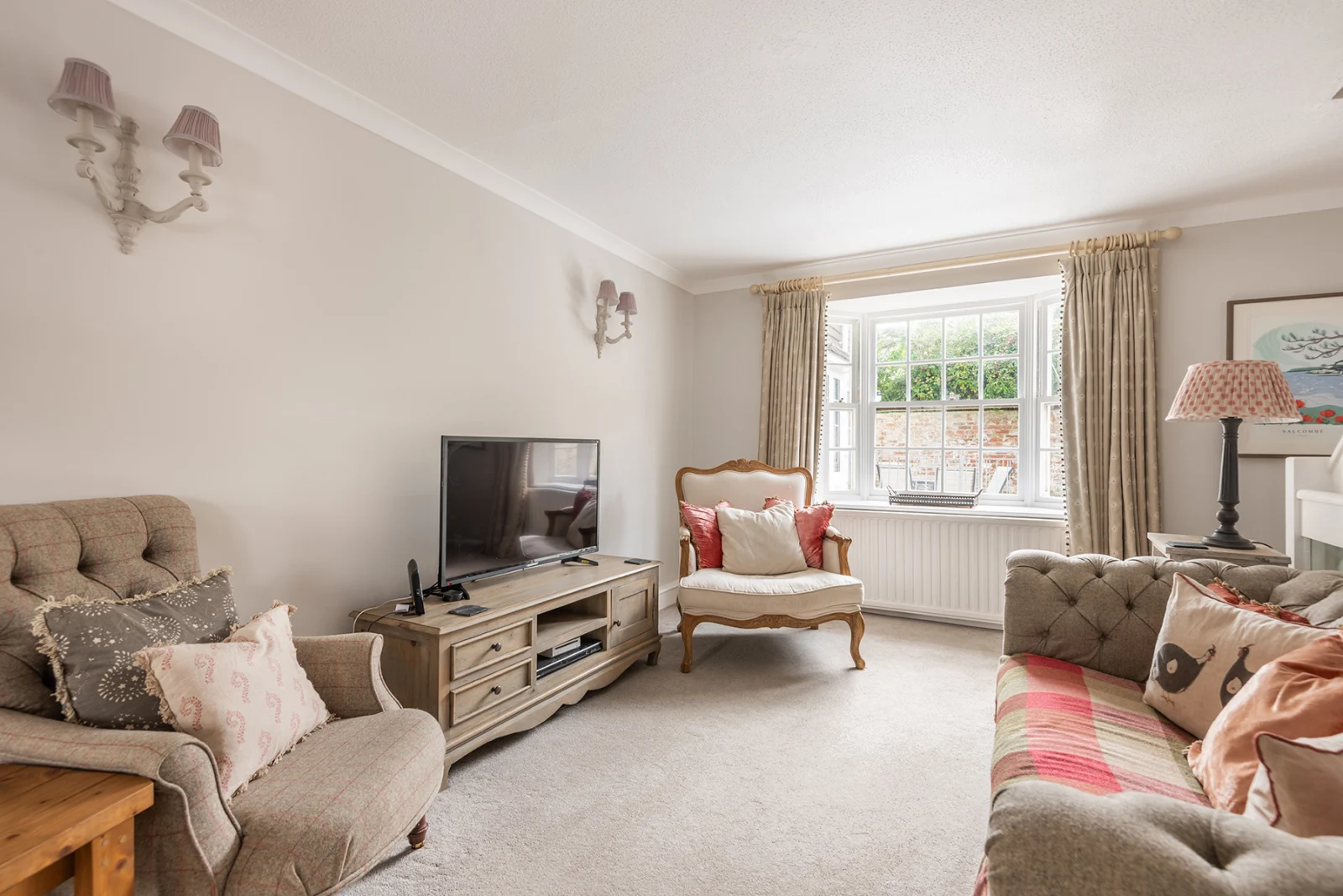 The lounge at 8 Kings Cottages, in the heart of Salcombe