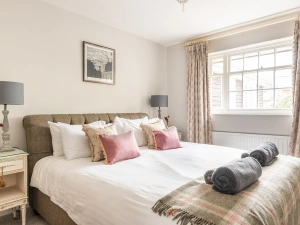 Bedroom 1, with super king bed-perfect for a relaxing break in Salcombe.