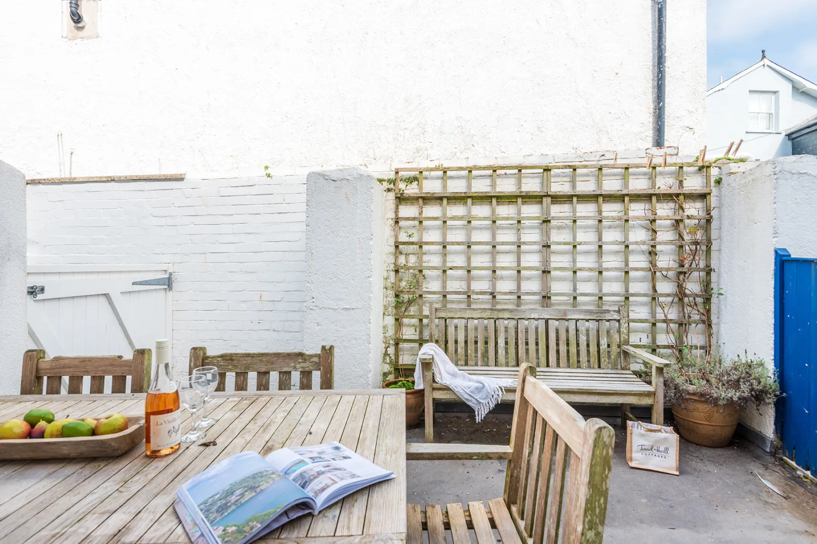 Another view of the sunny courtyard at 8 Kings Cottages, Salcombe