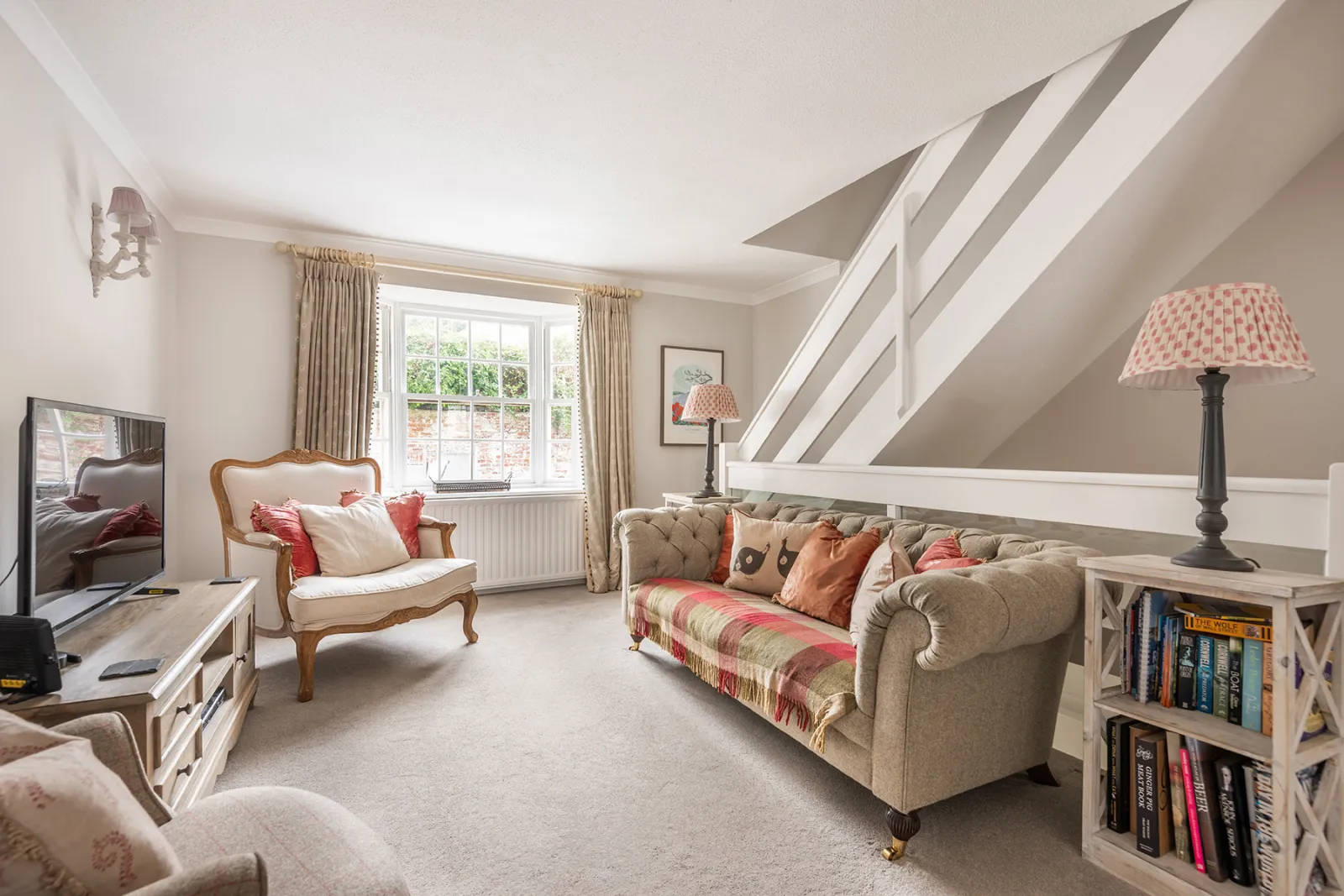 Another view of the well presented lounge