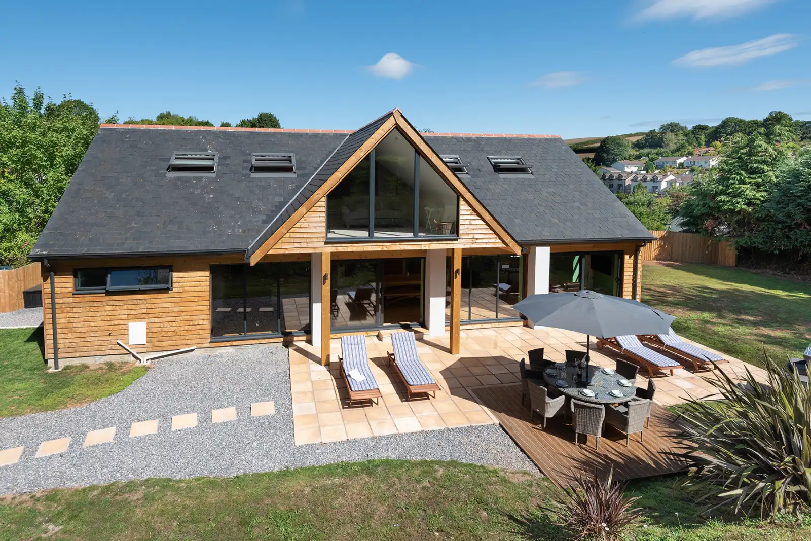Beautiful Acacia House 