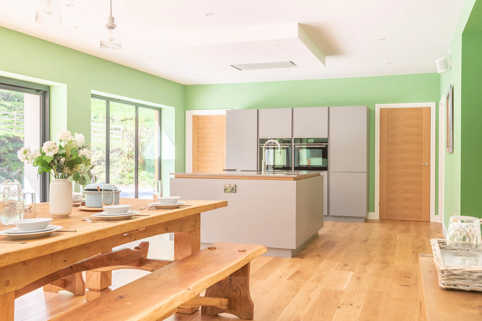 A closer look at the dining area 