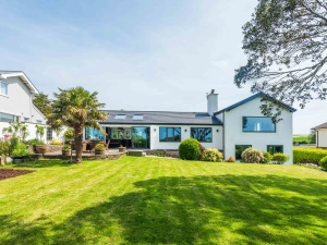 Welcome to Allahoo -4 bedroom, dog friendly holiday home with a hot tub on the Salcombe and Kingsbridge estuary