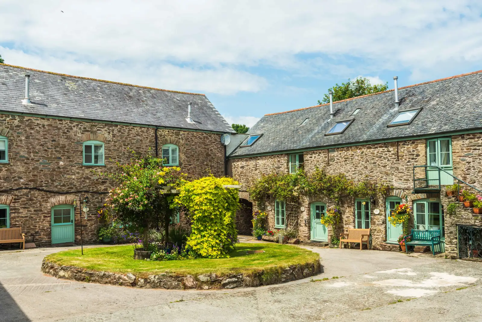 Apple Cottage-sleeping  near Slapton, South Devon.
Nestled in the right corner of Buckland Court