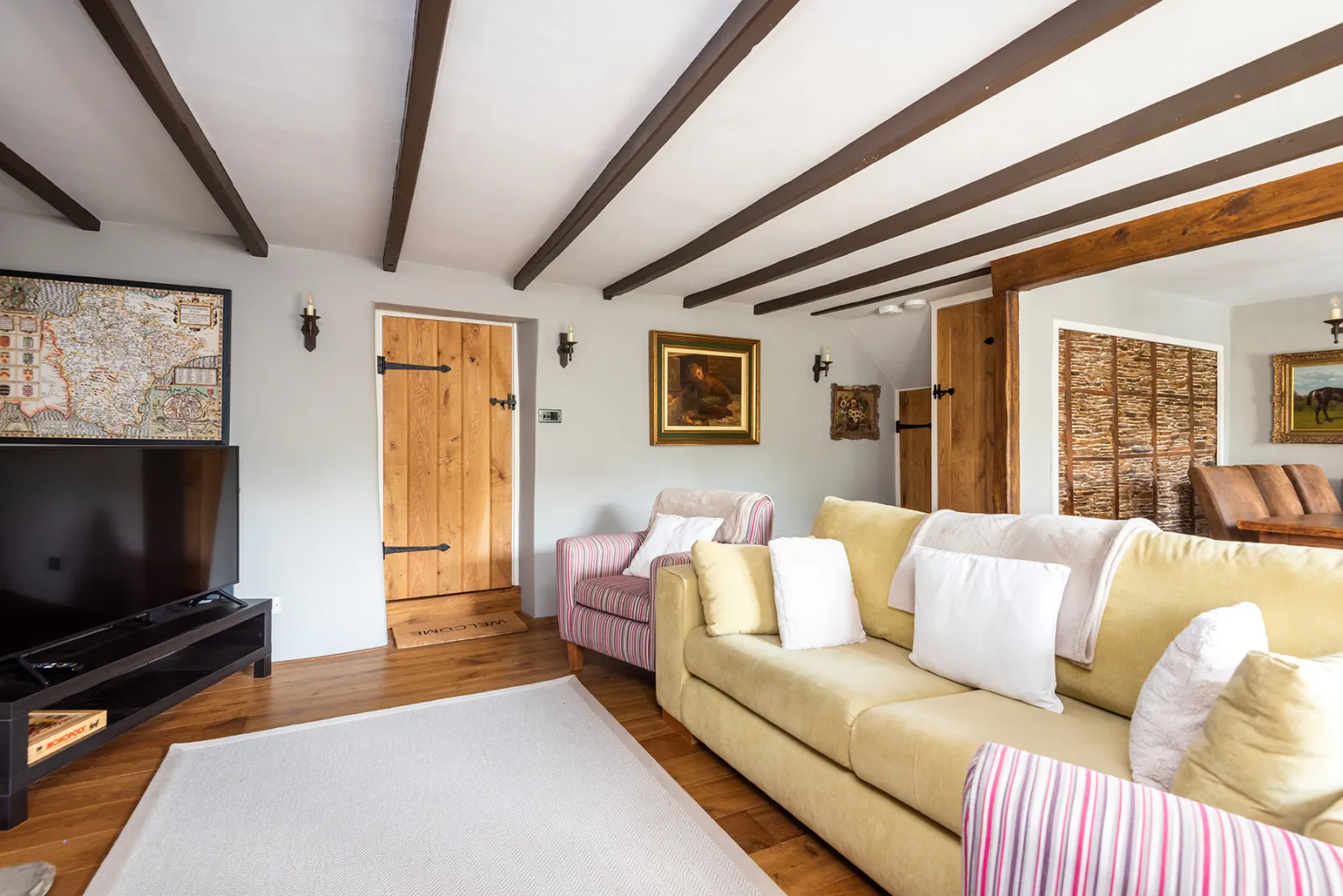 The super cosy lounge. 