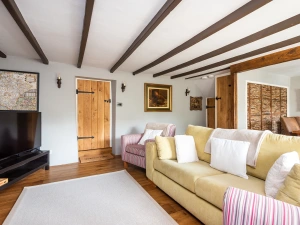 The super cosy lounge. 