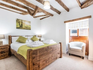 The ground floor bedroom with Kingsize bed