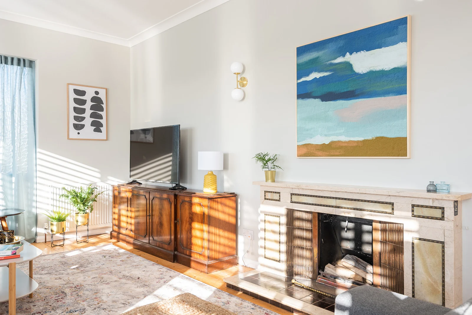 Another look at the lounge 