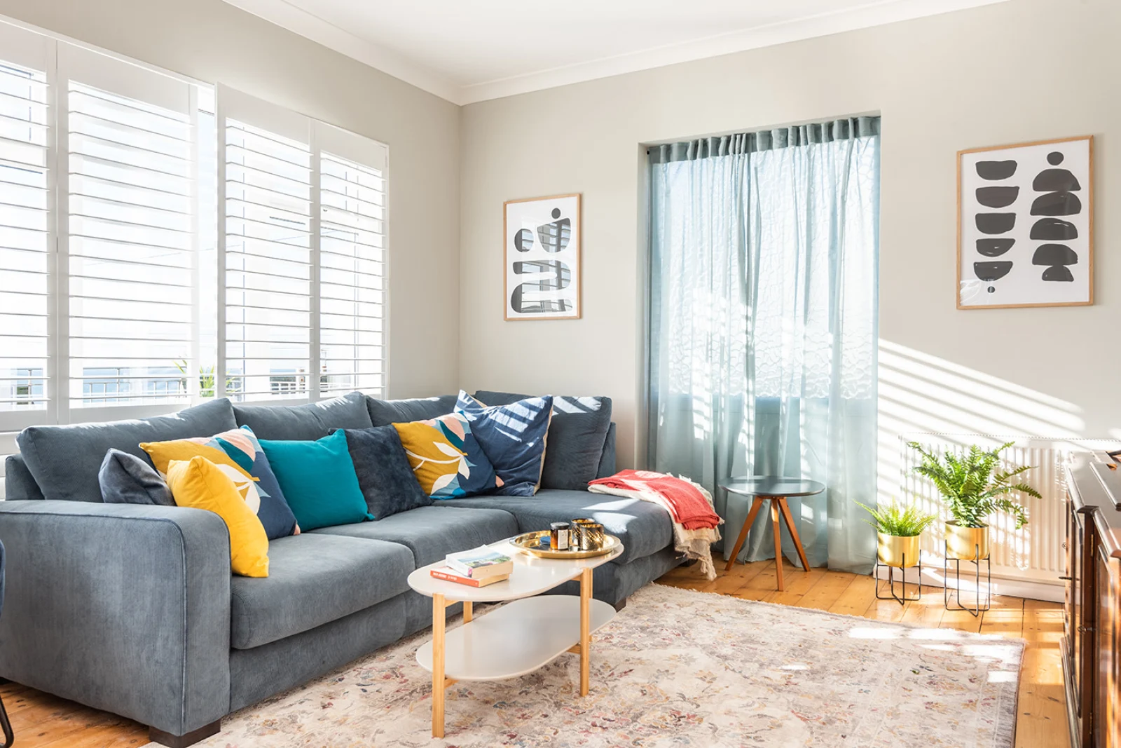 Another look at the comfy lounge 