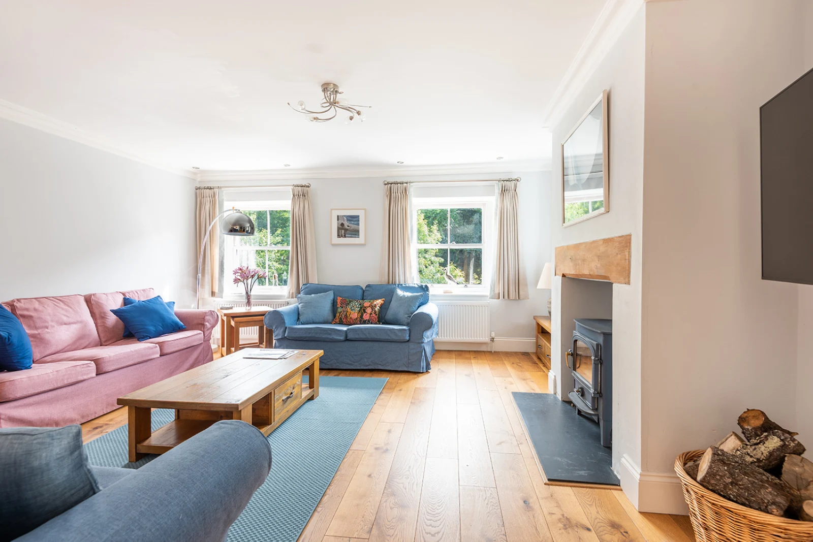 The spacious bring lounge with log burner 