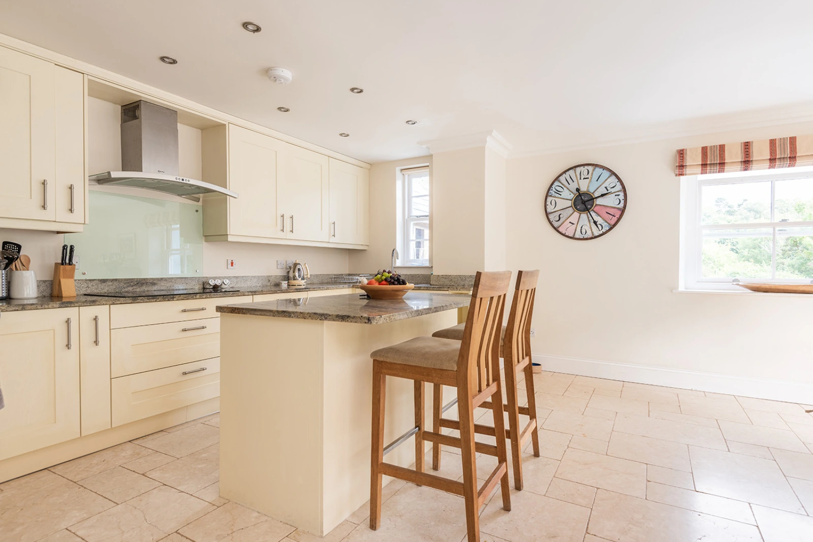Breakfast bar in the kitchen 