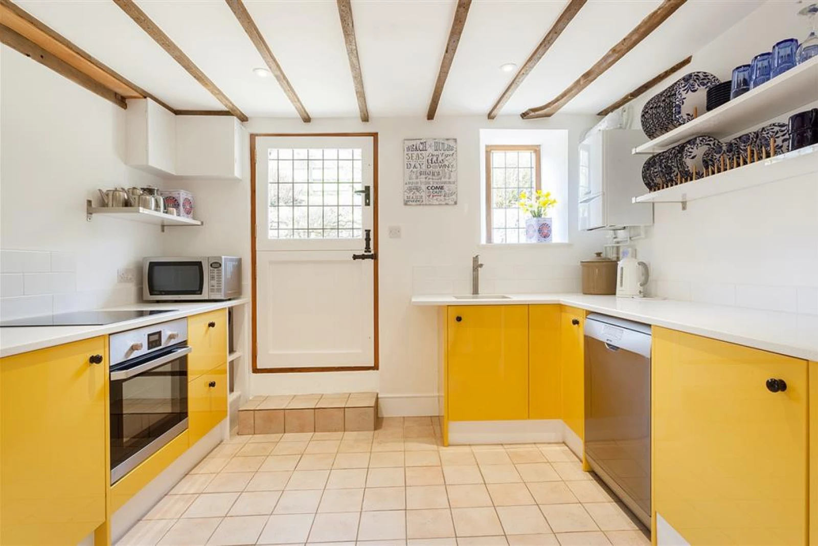 New well equipped kitchen 