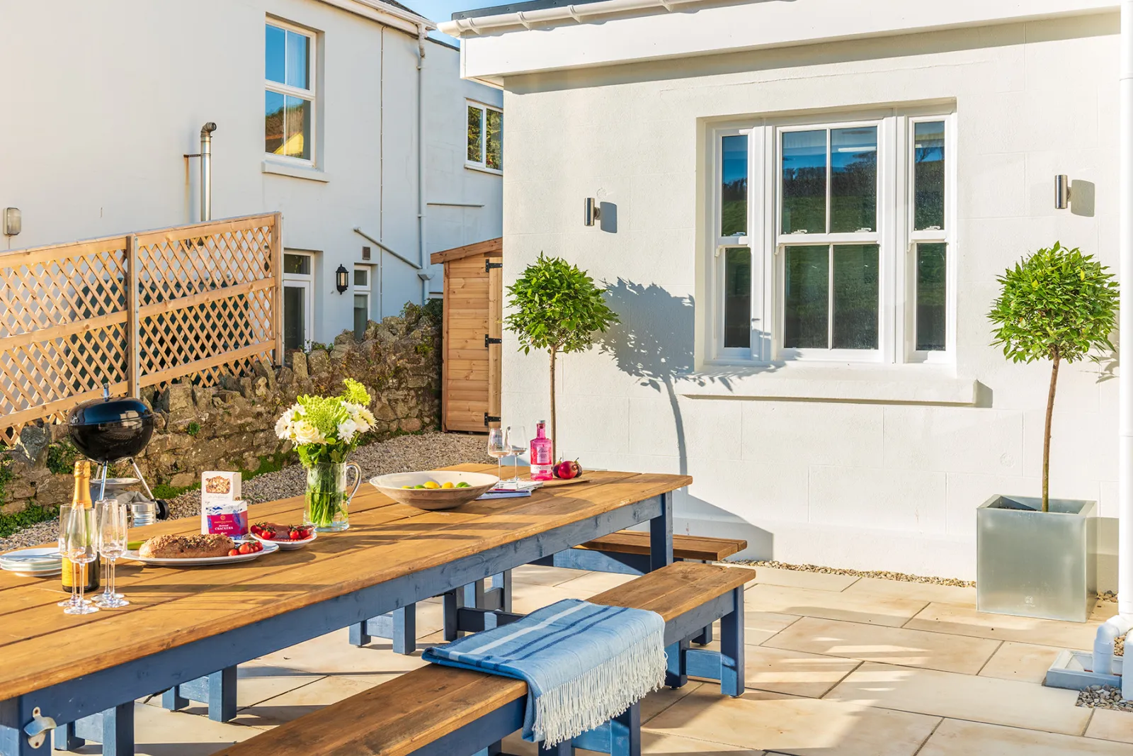 Another look at the outside terrace, with plenty of space for large groups! 