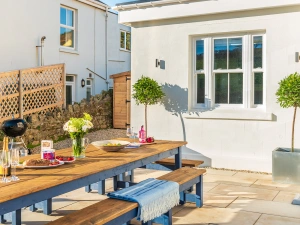 Another look at the outside terrace, with plenty of space for large groups! 