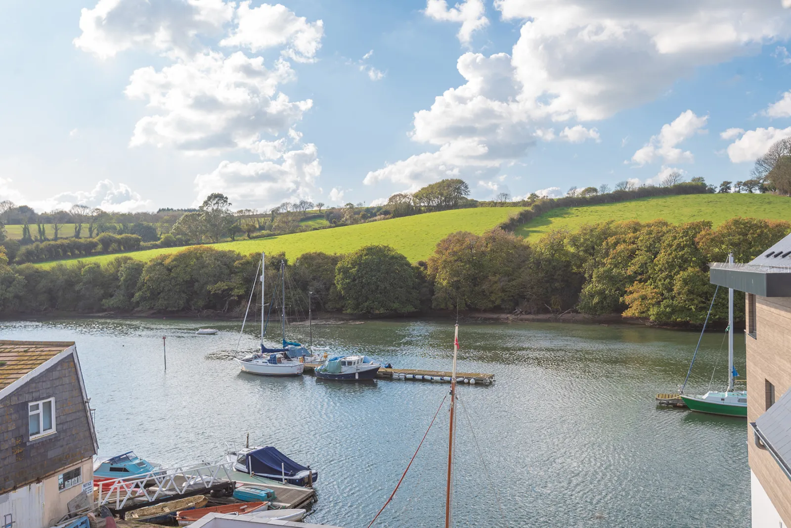 Enjoy this stunning view from the comfort of the sofa!