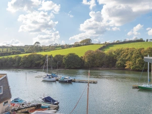 Enjoy this stunning view from the comfort of the sofa!