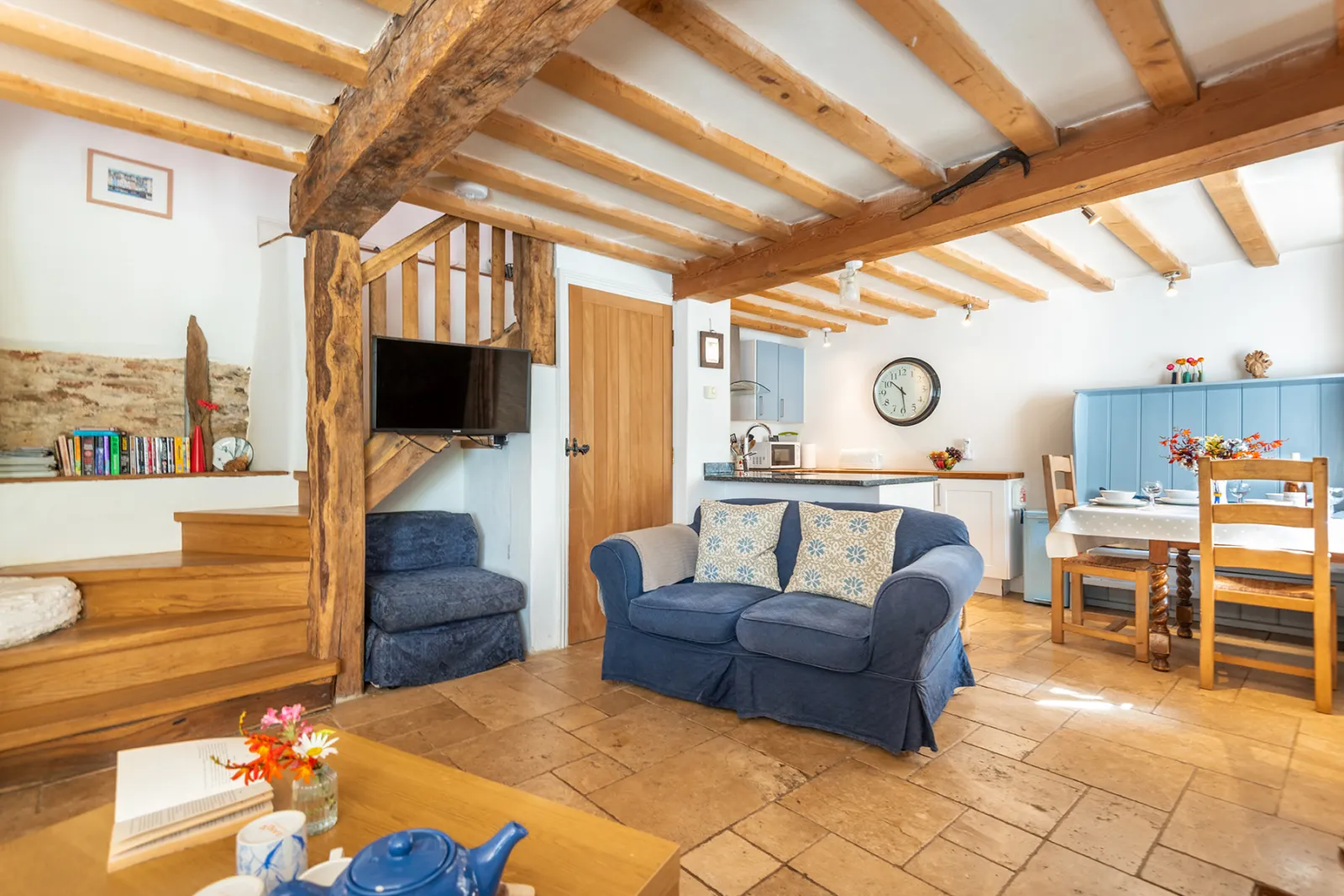 The lovely open plan living space leading to kitchen.
