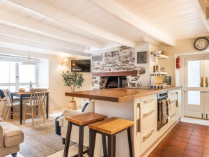 The kitchen breakfast bar
