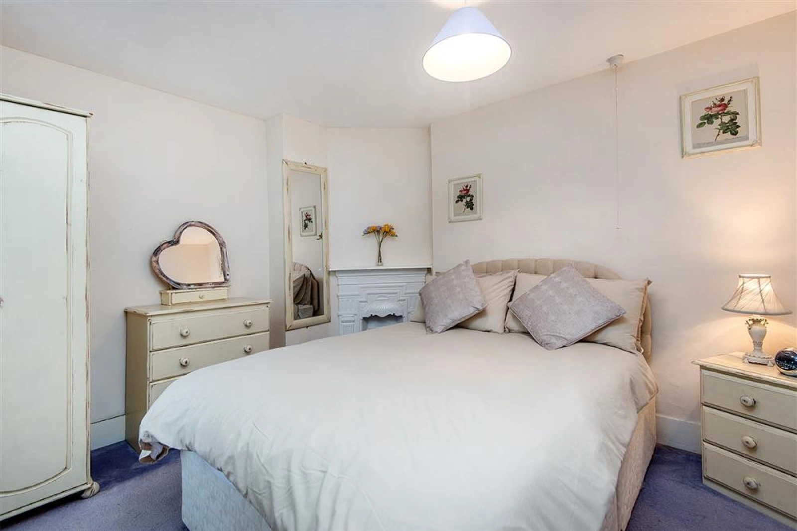 Double bedroom with ensuite shower room
