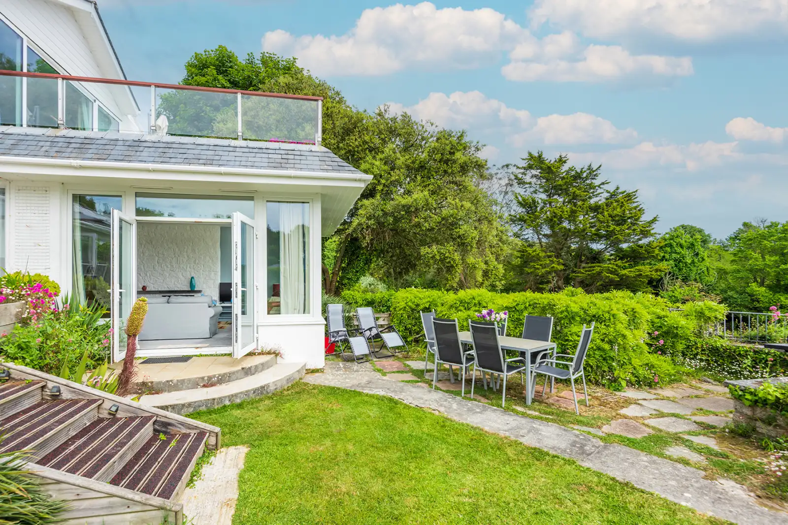 Demelza 4 is the bottom apartment, Demelza 3 is on the top.