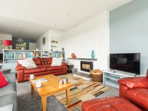 There's plenty of comfortable sofa space for everyone!