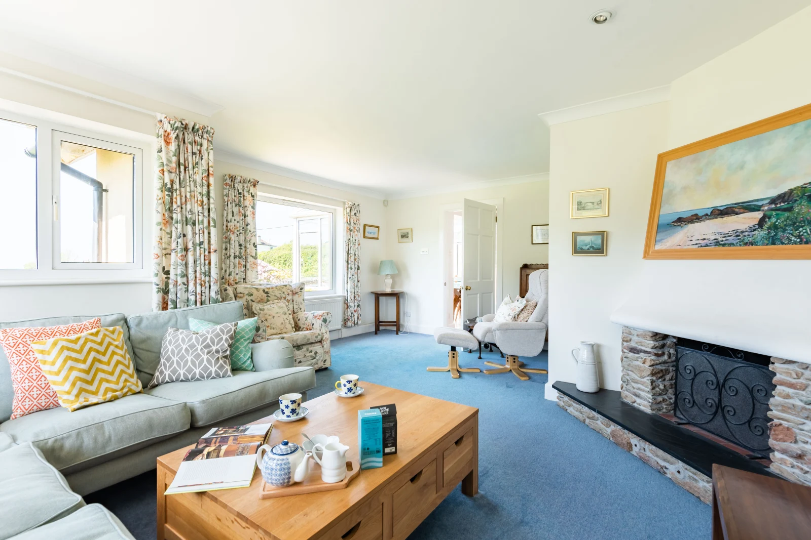 Spacious sitting room